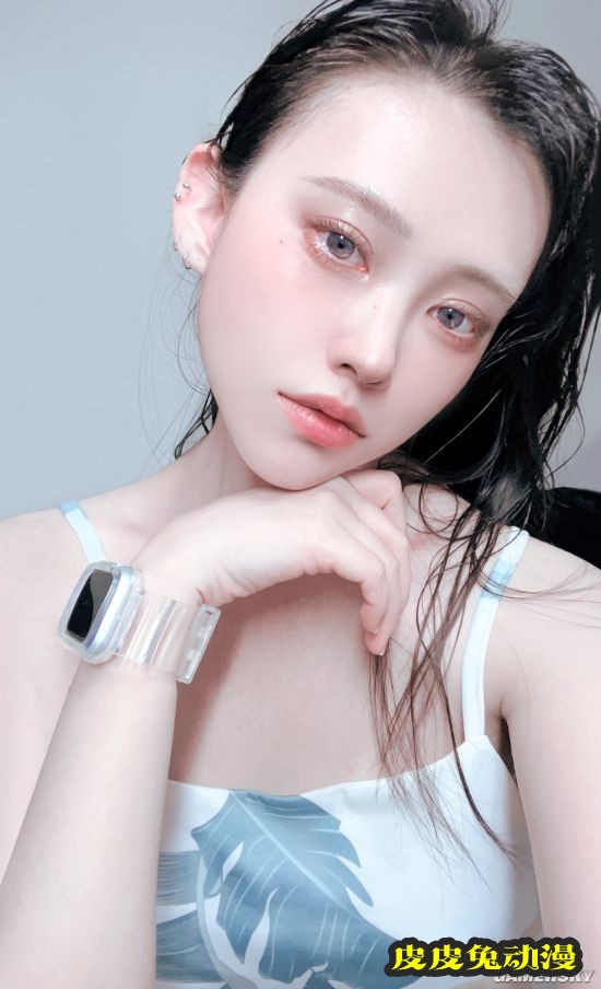 韩国美少女COS富江走红 高冷颜值恐怖感爆棚