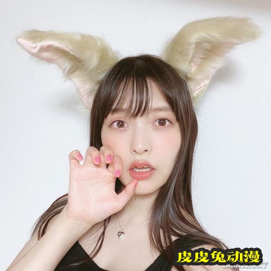 上坂堇晒黑丝OL装美照 性感“政委”上线了