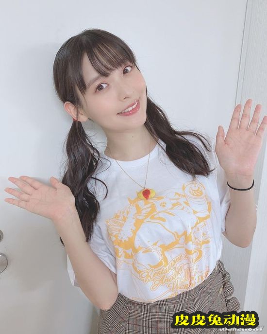 上坂堇晒黑丝OL装美照 性感“政委”上线了