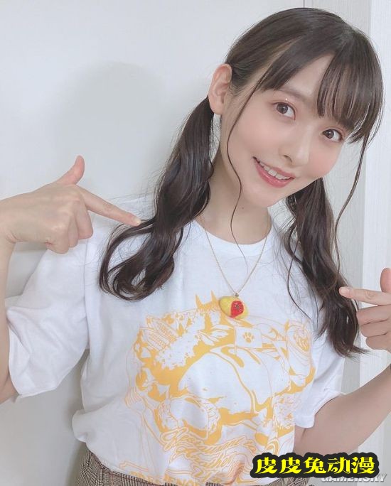 上坂堇晒黑丝OL装美照 性感“政委”上线了