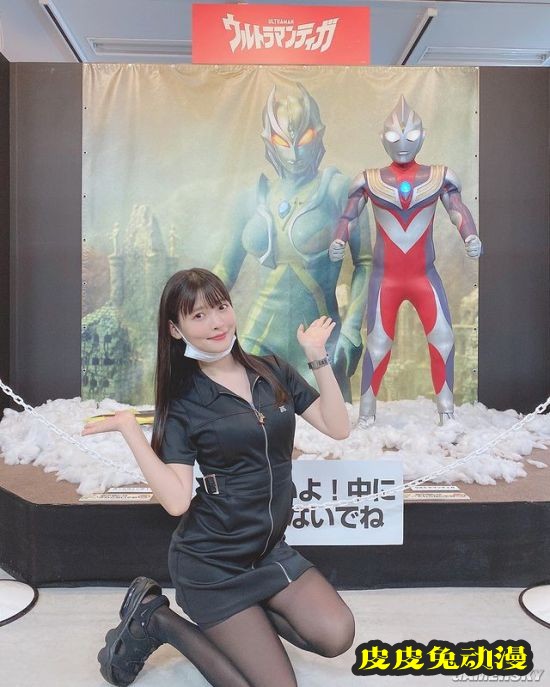 上坂堇晒黑丝OL装美照 性感“政委”上线了