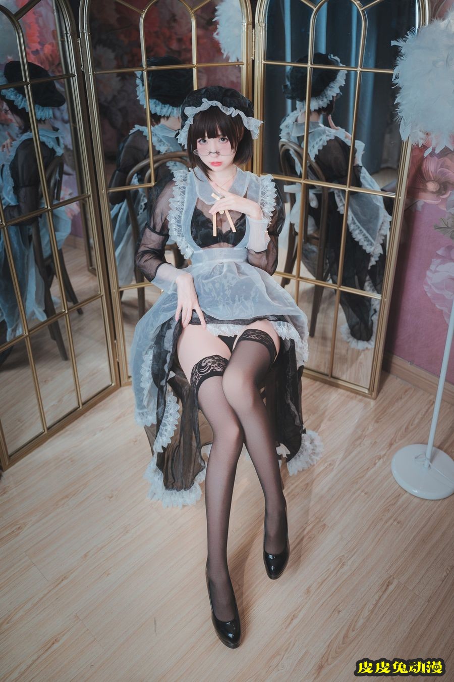 网络美女西园寺南歌黑丝美腿薄纱透视女仆装扮淋漓写真-皮皮兔动漫