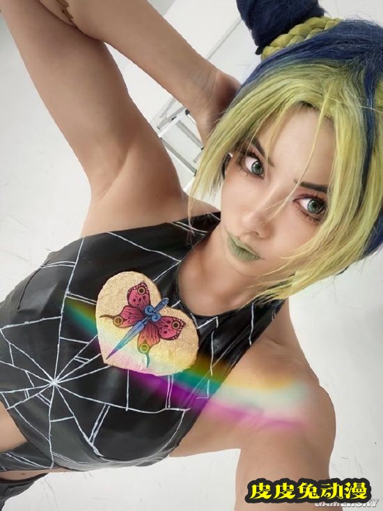 日本女COSER体脂率达16.9% COS空条徐伦大秀肌肉