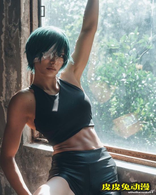 日本女COSER体脂率达16.9% COS空条徐伦大秀肌肉