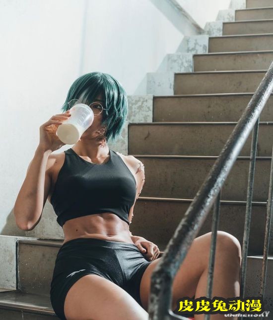 日本女COSER体脂率达16.9% COS空条徐伦大秀肌肉