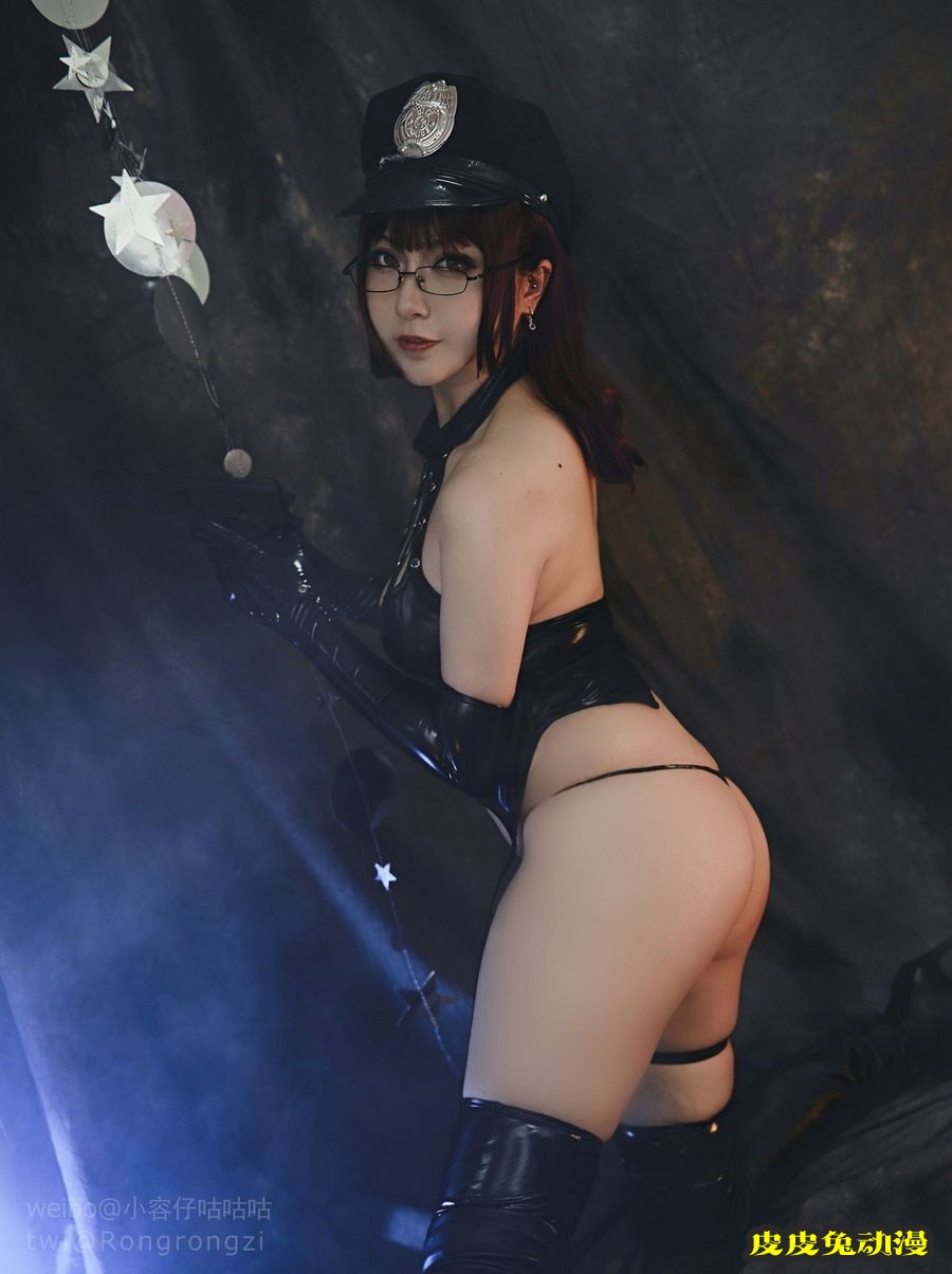 网络美女小容仔咕咕咕皮质内衣黑丝丁字裤女警制服写真