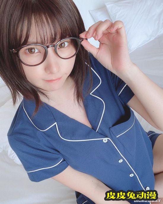 Enako唯美风写真发售 褪去COS服展现不同风格