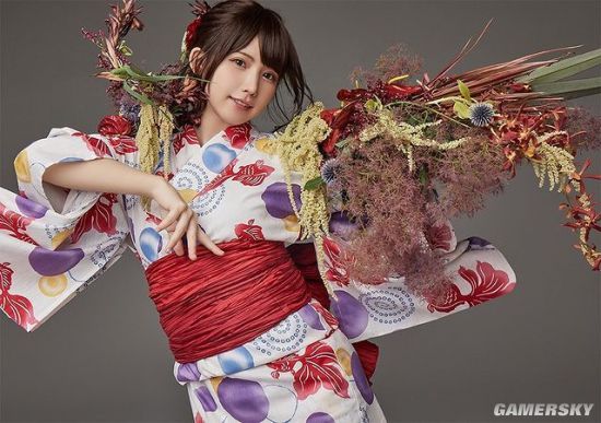 Enako唯美风写真发售 褪去COS服展现不同风格