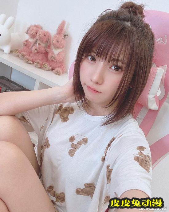 Enako唯美风写真发售 褪去COS服展现不同风格