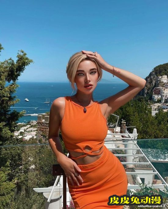 在海边秀出泳装 魅力度爆棚的德国辣妹