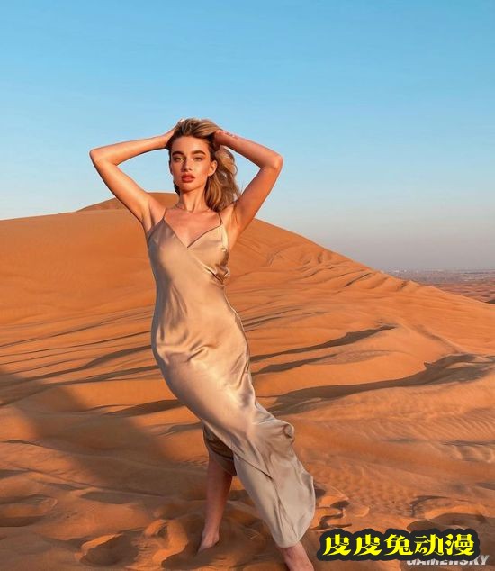 在海边秀出泳装 魅力度爆棚的德国辣妹