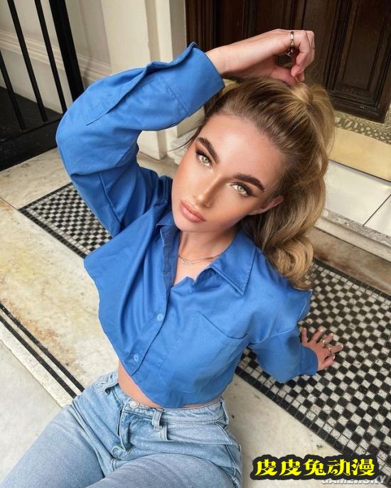 在海边秀出泳装 魅力度爆棚的德国辣妹