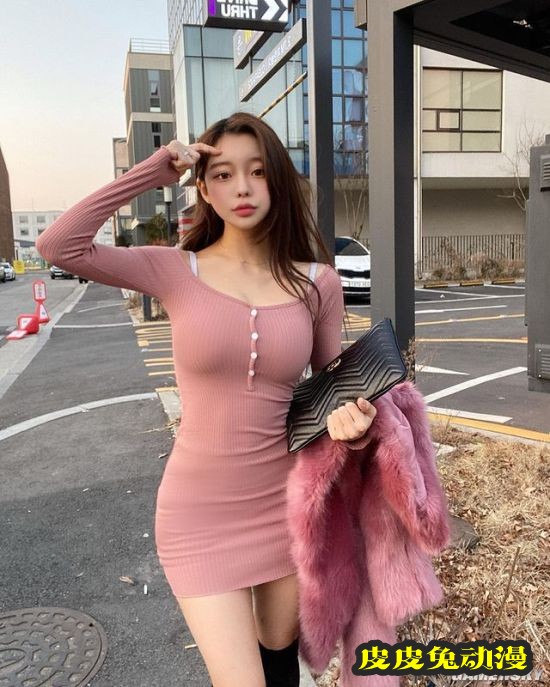 包不住的完美S曲线 韩国网红正妹兼具可爱与性感