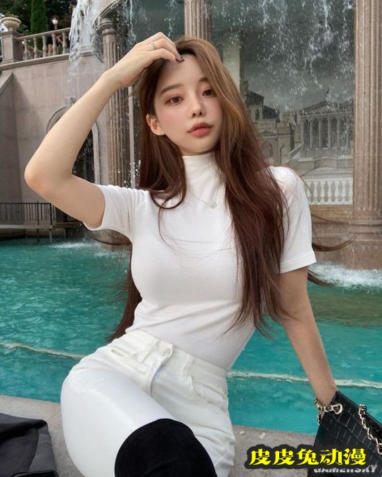 包不住的完美S曲线 韩国网红正妹兼具可爱与性感