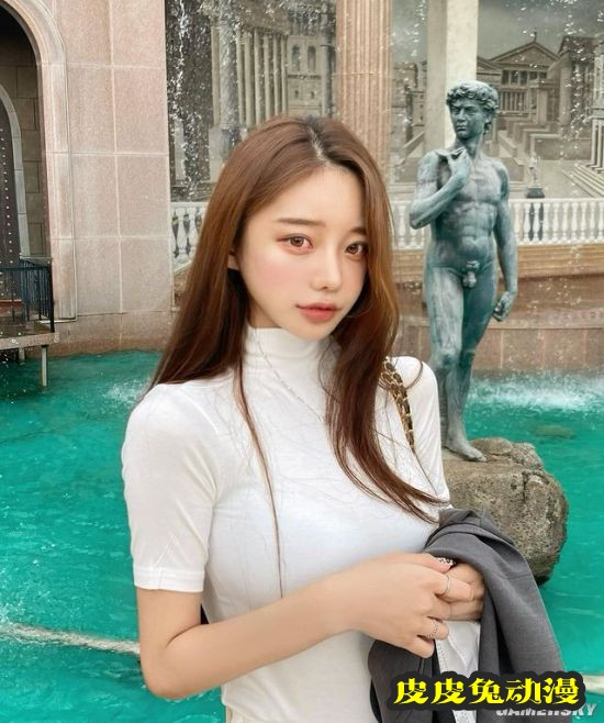 包不住的完美S曲线 韩国网红正妹兼具可爱与性感