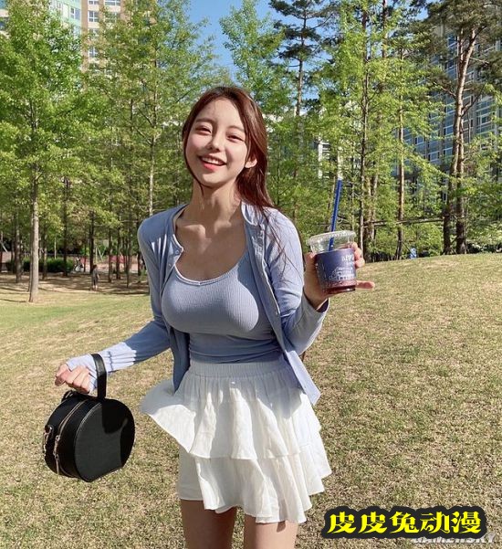 包不住的完美S曲线 韩国网红正妹兼具可爱与性感