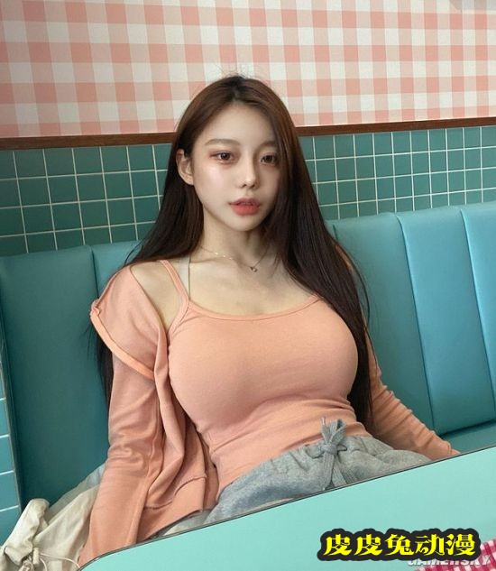 包不住的完美S曲线 韩国网红正妹兼具可爱与性感