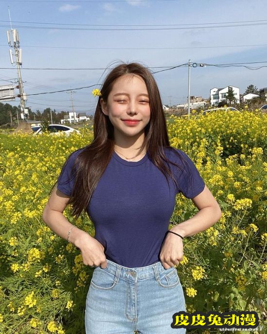包不住的完美S曲线 韩国网红正妹兼具可爱与性感