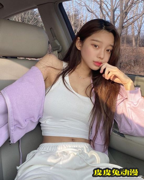 包不住的完美S曲线 韩国网红正妹兼具可爱与性感