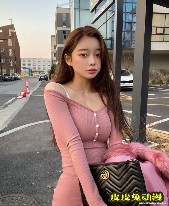 包不住的完美S曲线 韩国网红正妹兼具可爱与性感