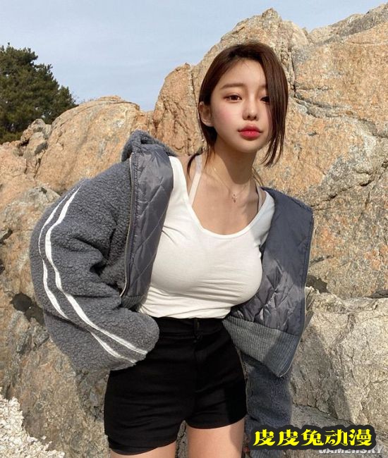 包不住的完美S曲线 韩国网红正妹兼具可爱与性感