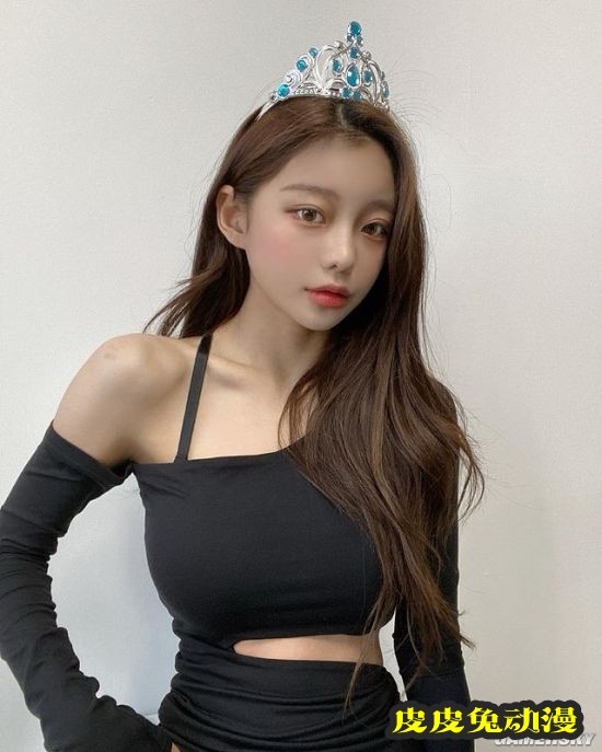 包不住的完美S曲线 韩国网红正妹兼具可爱与性感