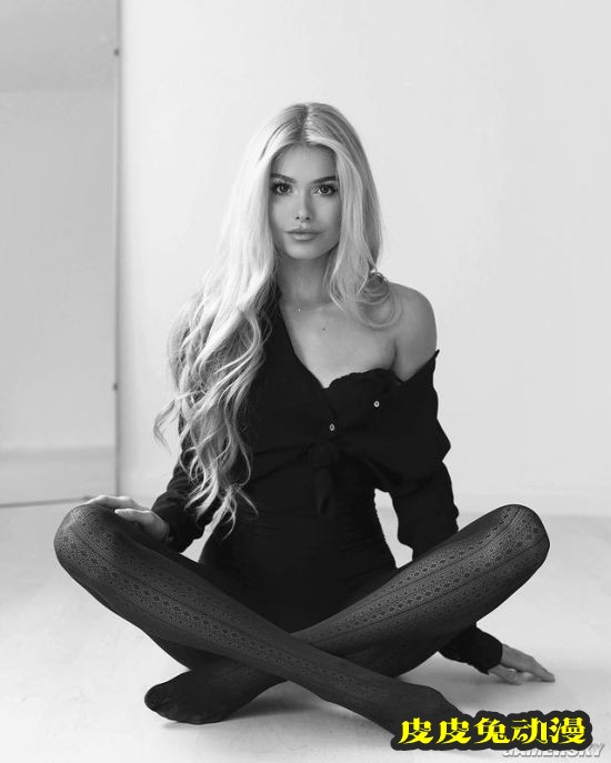 号称德国第一健身美女 腹肌美腿格外瞩目