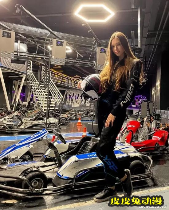 修长身材的冷艳美人 俄罗斯模特清纯性感并存