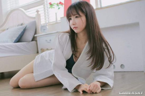 白皙诱人的功夫美少女 一字马和飞踢都是绝活