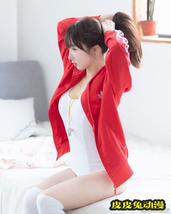 白皙诱人的功夫美少女 一字马和飞踢都是绝活