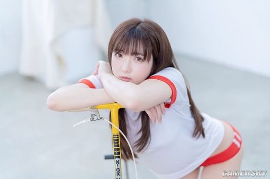 白皙诱人的功夫美少女 一字马和飞踢都是绝活