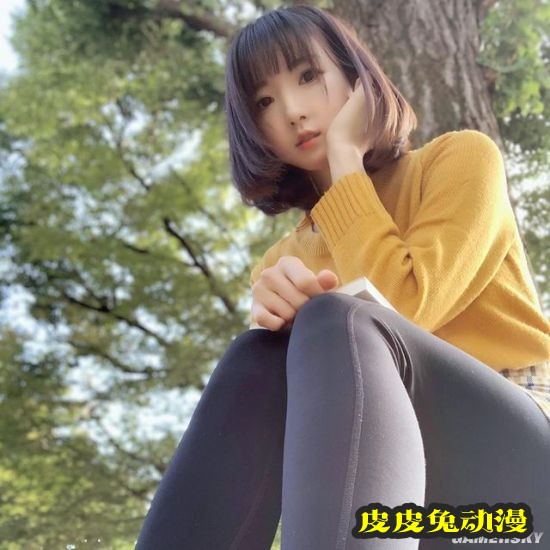 白皙诱人的功夫美少女 一字马和飞踢都是绝活