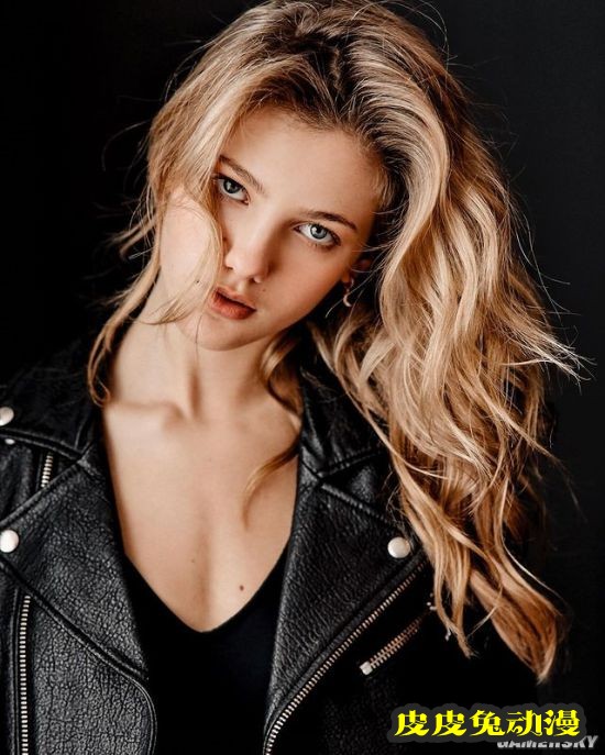 过分成熟的绝美身材 逆天颜值的澳洲美少女