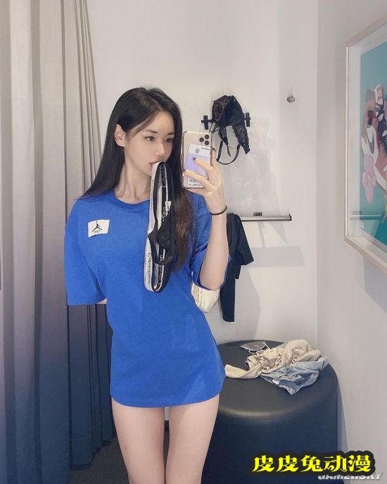 从校花到赛场举牌女郎 曲线窈窕的韩国模特