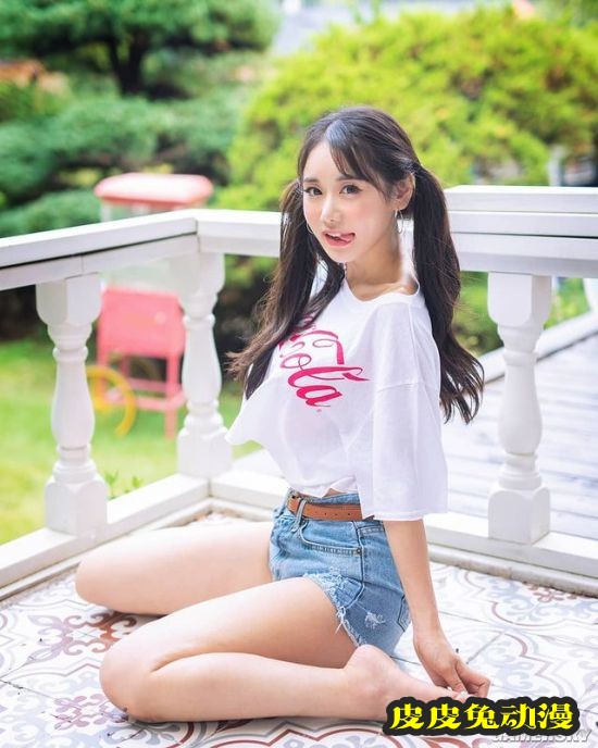 从校花到赛场举牌女郎 曲线窈窕的韩国模特