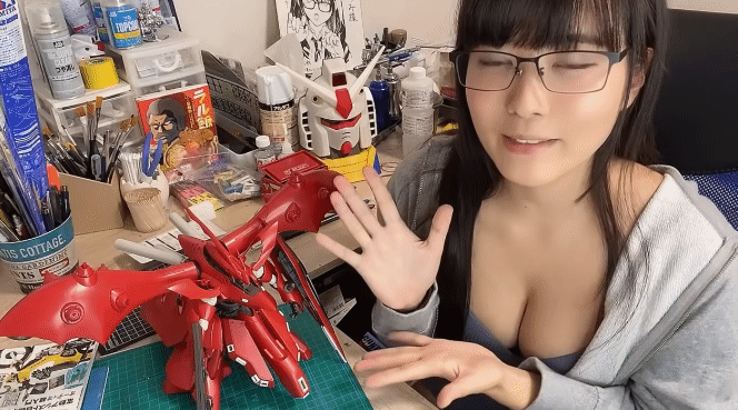 写真女星晒高达组装作品 从拼装到涂改技术含量超高