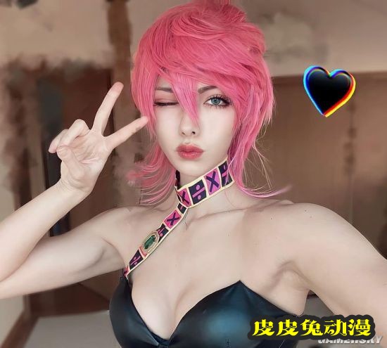 日本肌肉正妹COS《JOJO》特里休乌纳 辣妹大秀腹肌