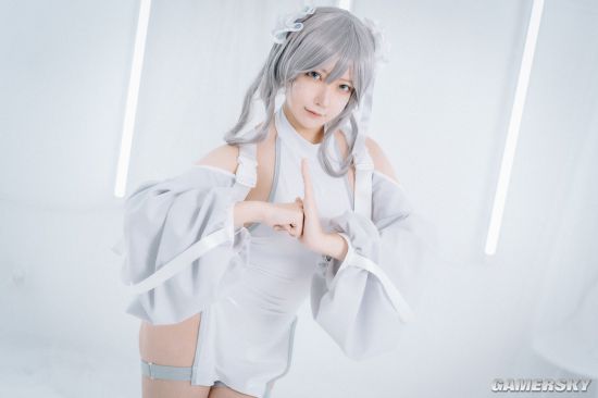 突破次元壁般的身材和颜值 美艳型樱花妹COSER-皮皮兔动漫