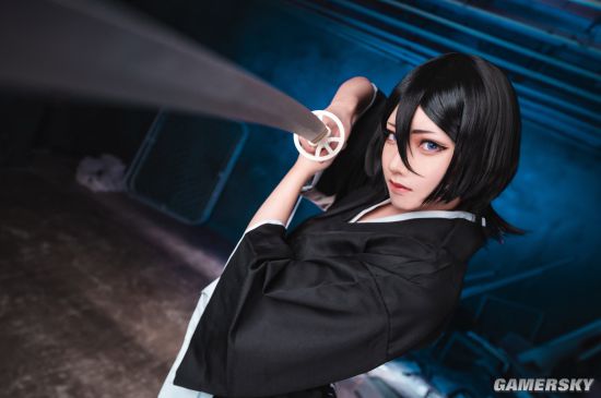 突破次元壁般的身材和颜值 美艳型樱花妹COSER