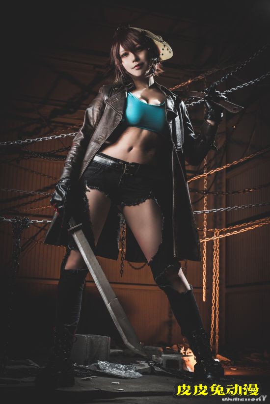 突破次元壁般的身材和颜值 美艳型樱花妹COSER