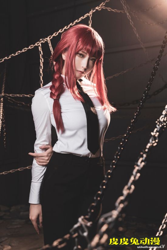 突破次元壁般的身材和颜值 美艳型樱花妹COSER