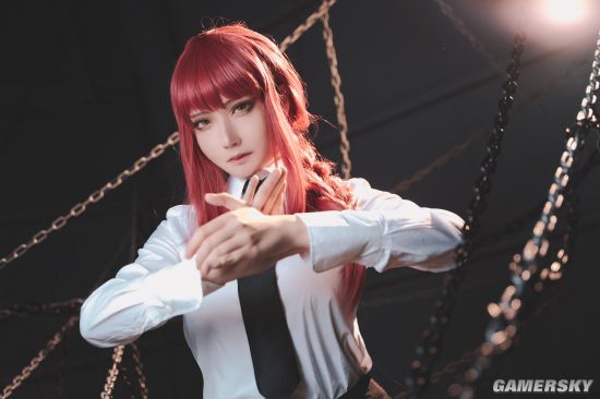 突破次元壁般的身材和颜值 美艳型樱花妹COSER