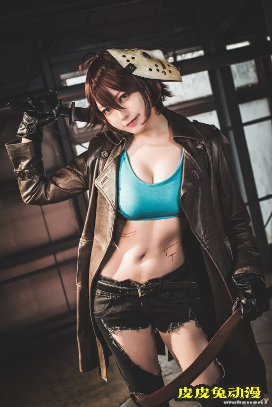 突破次元壁般的身材和颜值 美艳型樱花妹COSER