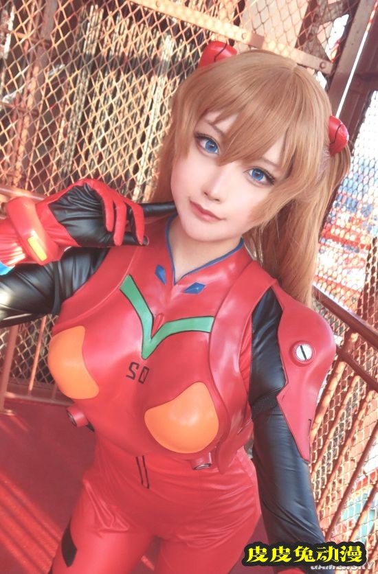 突破次元壁般的身材和颜值 美艳型樱花妹COSER