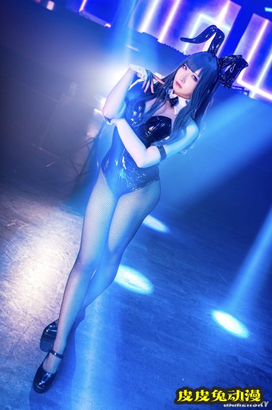 突破次元壁般的身材和颜值 美艳型樱花妹COSER