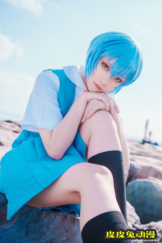 突破次元壁般的身材和颜值 美艳型樱花妹COSER