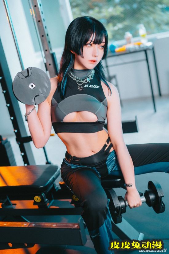 突破次元壁般的身材和颜值 美艳型樱花妹COSER