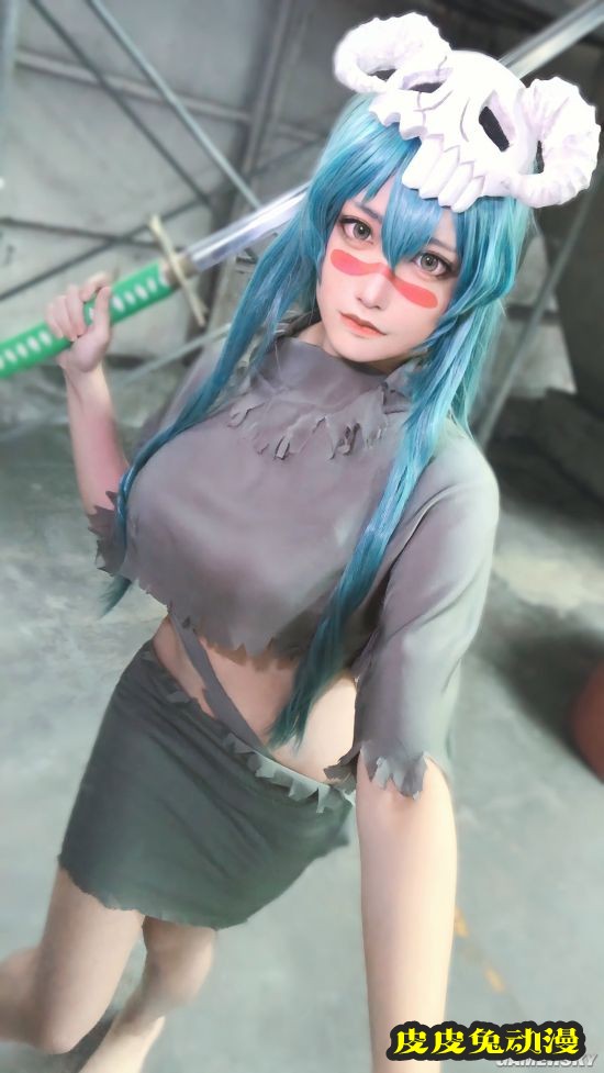突破次元壁般的身材和颜值 美艳型樱花妹COSER
