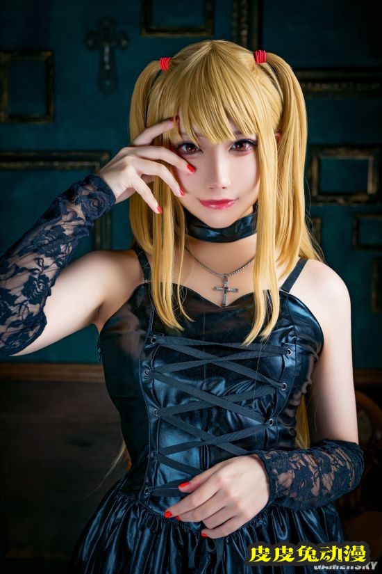 突破次元壁般的身材和颜值 美艳型樱花妹COSER