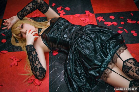 突破次元壁般的身材和颜值 美艳型樱花妹COSER